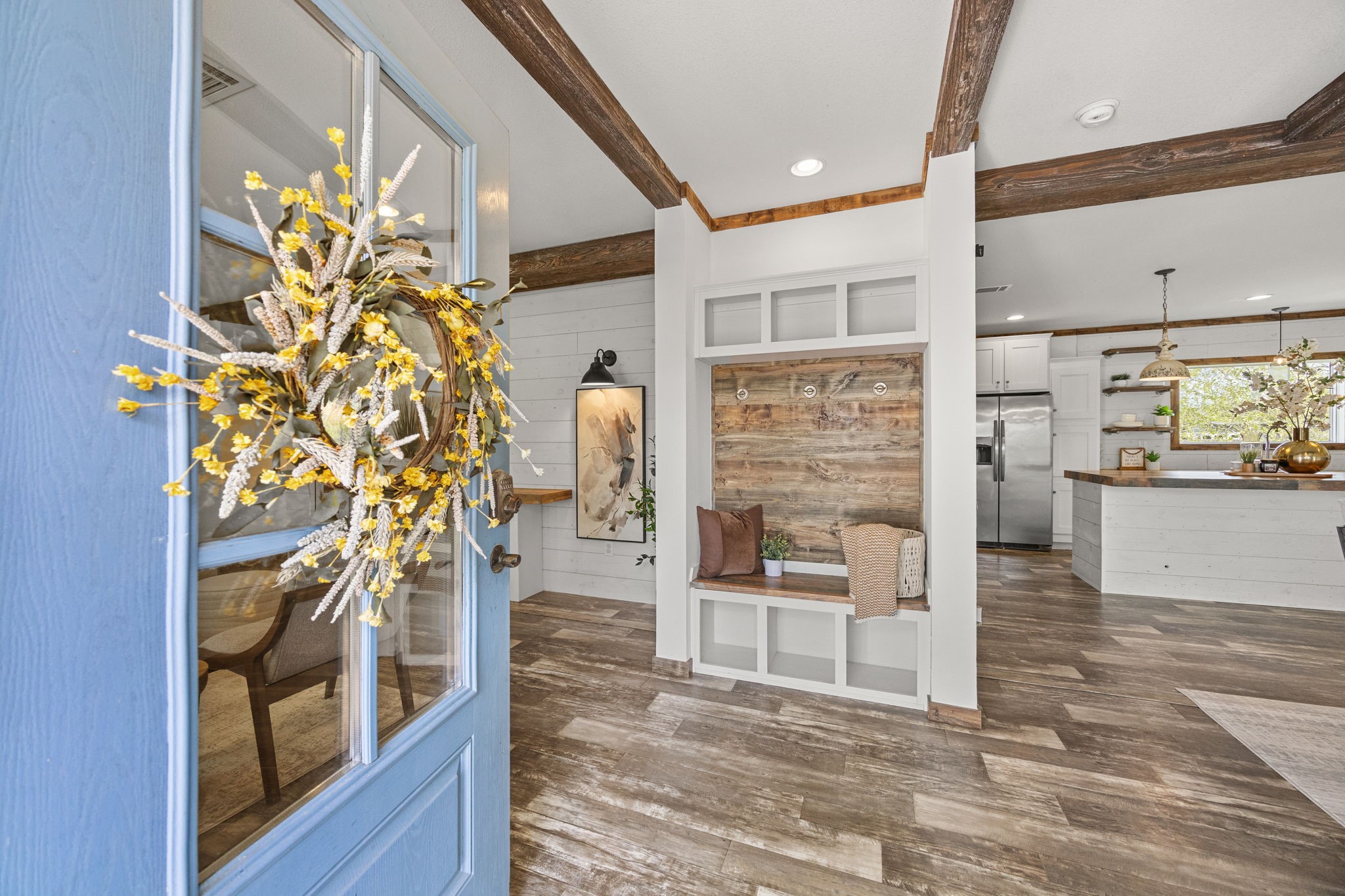 12708 28th Street Santa Fe, TX 77510 - Photo 5 of 29 a view of an entryway with wooden floor
