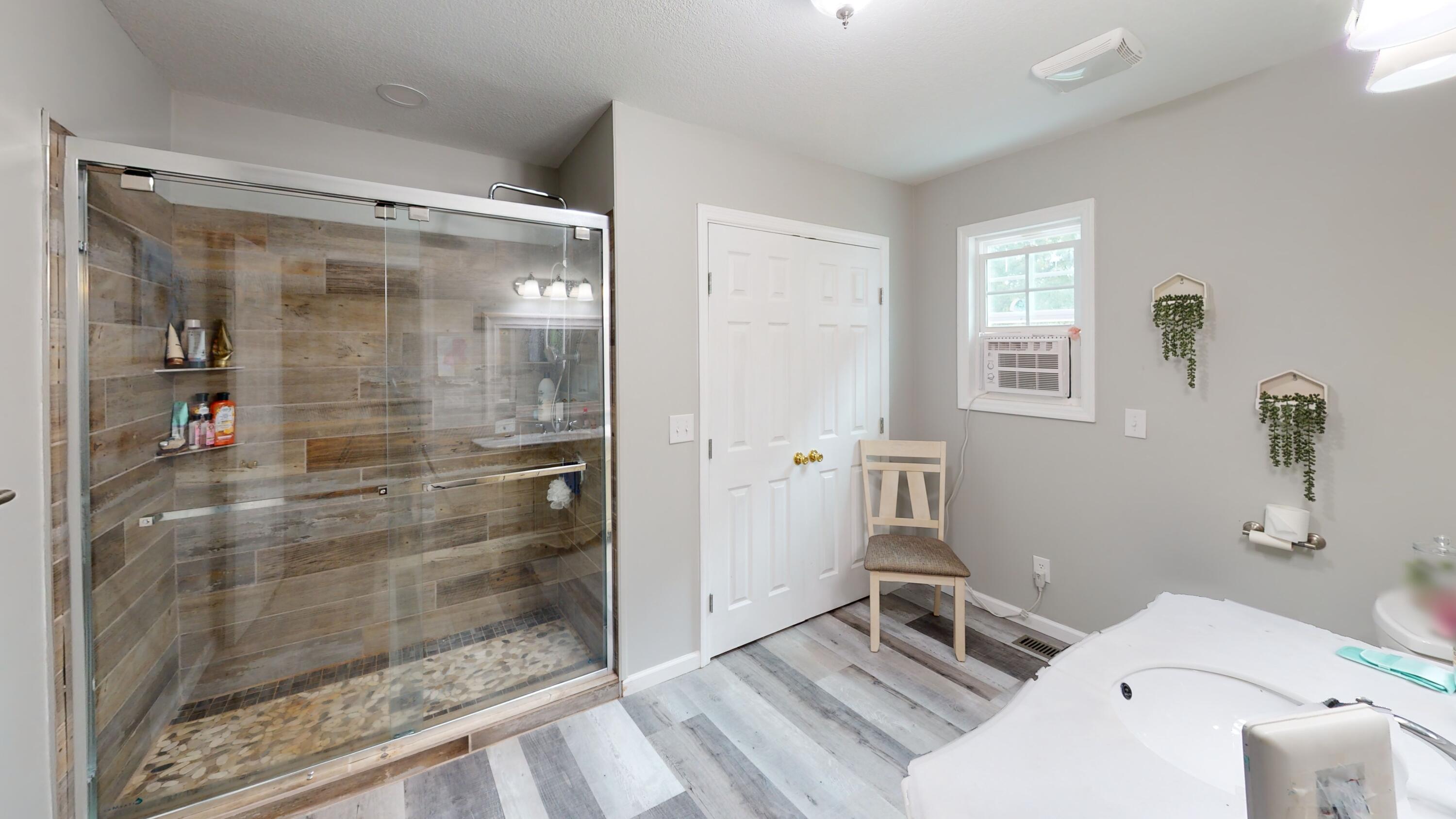 517 Red Cloud Road Ten Mile, TN 37880 - Photo 19 of 36 15-Bathroom 2.5