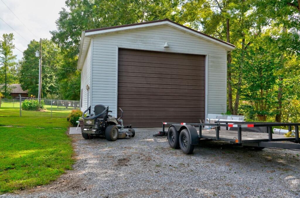 517 Red Cloud Road Ten Mile, TN 37880 - Photo 24 of 36 garage