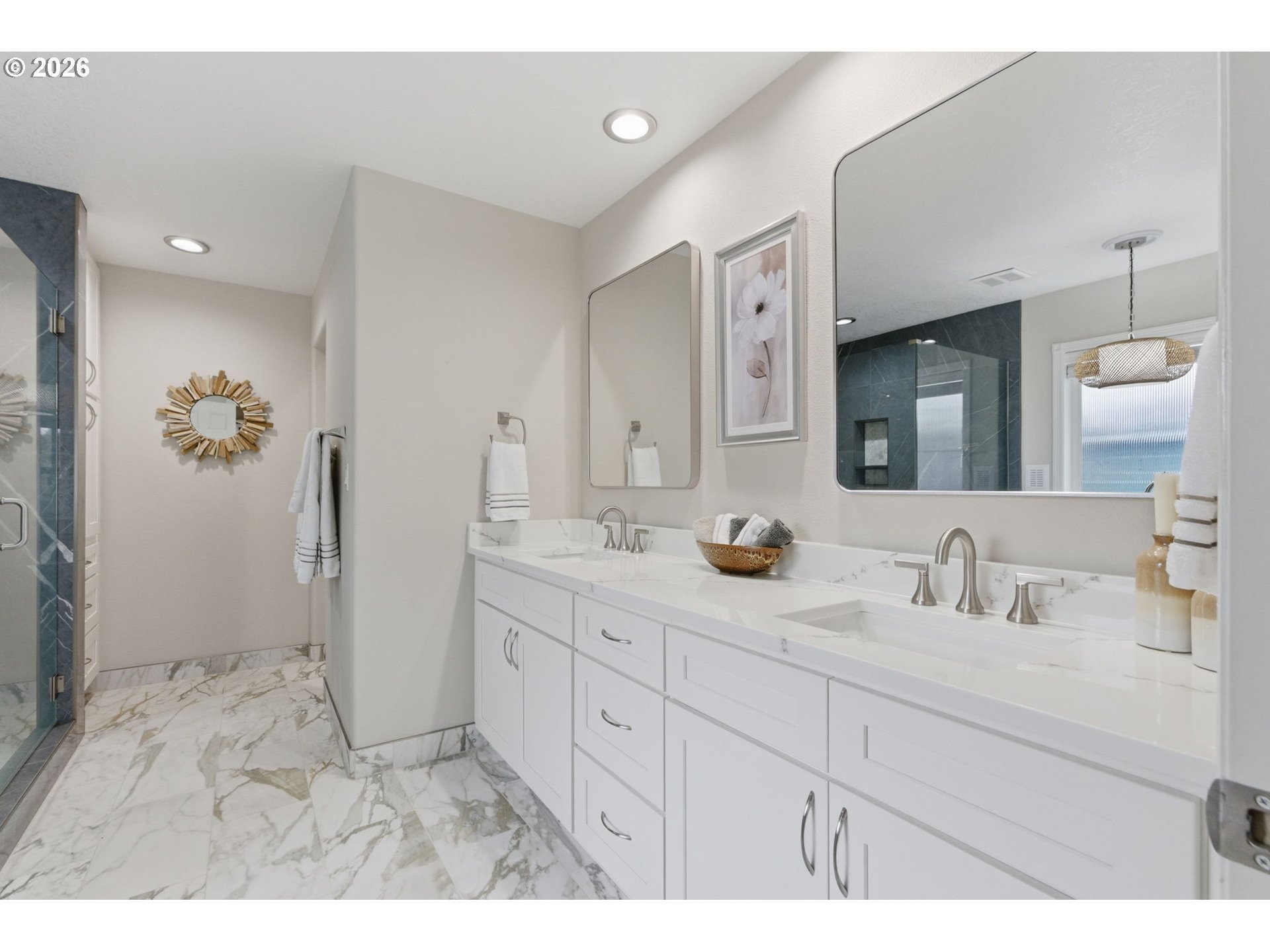 350 Southwest 37th Terrace Gresham, OR 97080 - Photo 15 of 30 Owner's Suite Bathroom