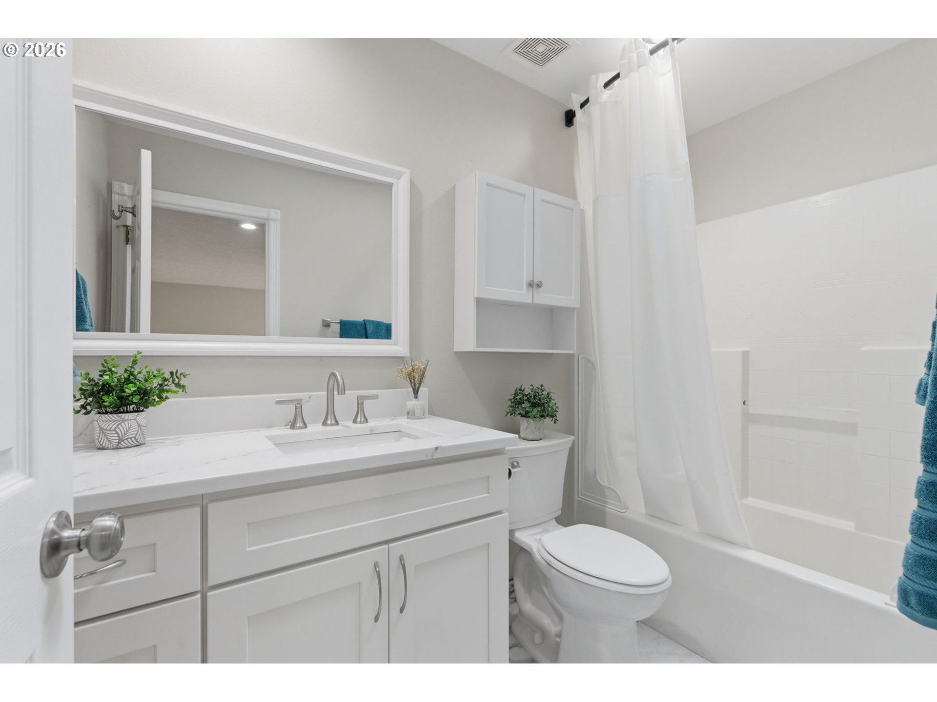 350 Southwest 37th Terrace Gresham, OR 97080 - Photo 20 of 30 Bathroom