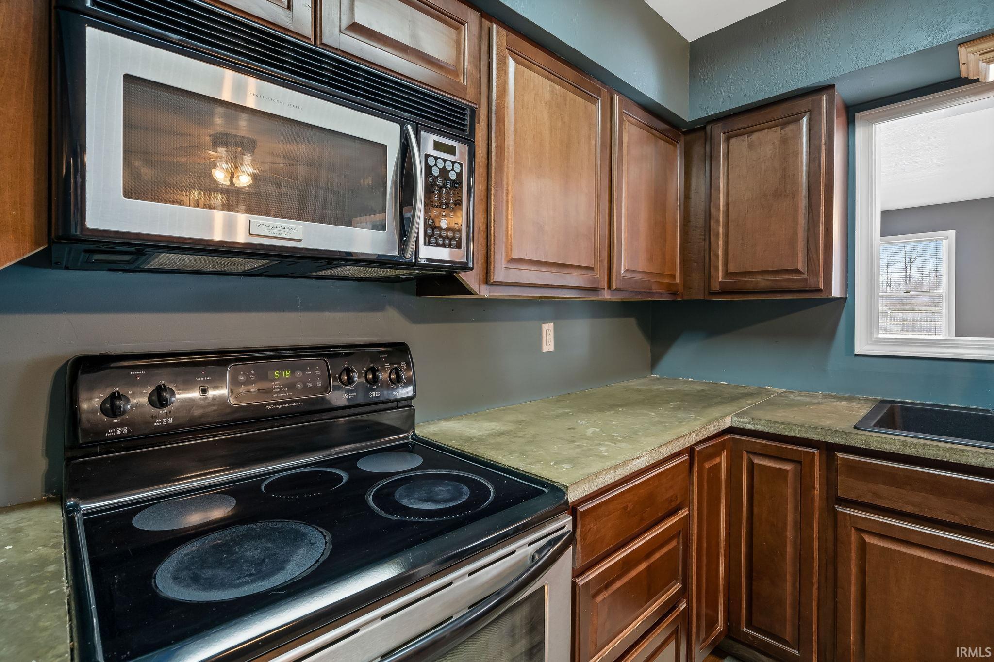 2121 Landin Road New Haven, IN 46774 - Photo 9 of 36 Gallery Image 9