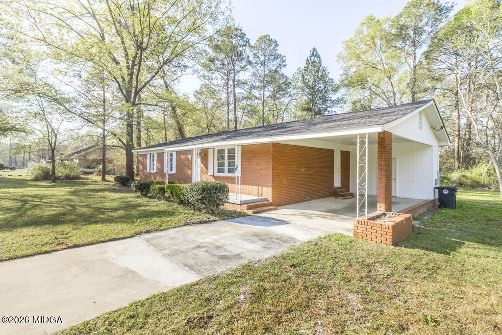 918 Henderson Street Dublin, GA 31021 - Photo 2 of 8 918_Henderson_St_5 (17) (1)