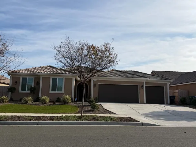 $519,900 | 2215 Madeline Drive, Hanford, CA 93230