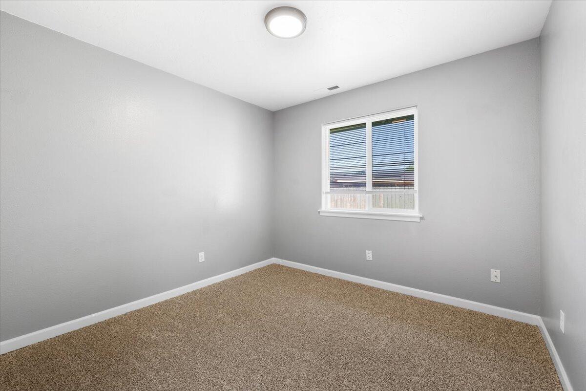 419 Mace Road Medford, OR 97501 - Photo 15 of 28 18-D9A8635