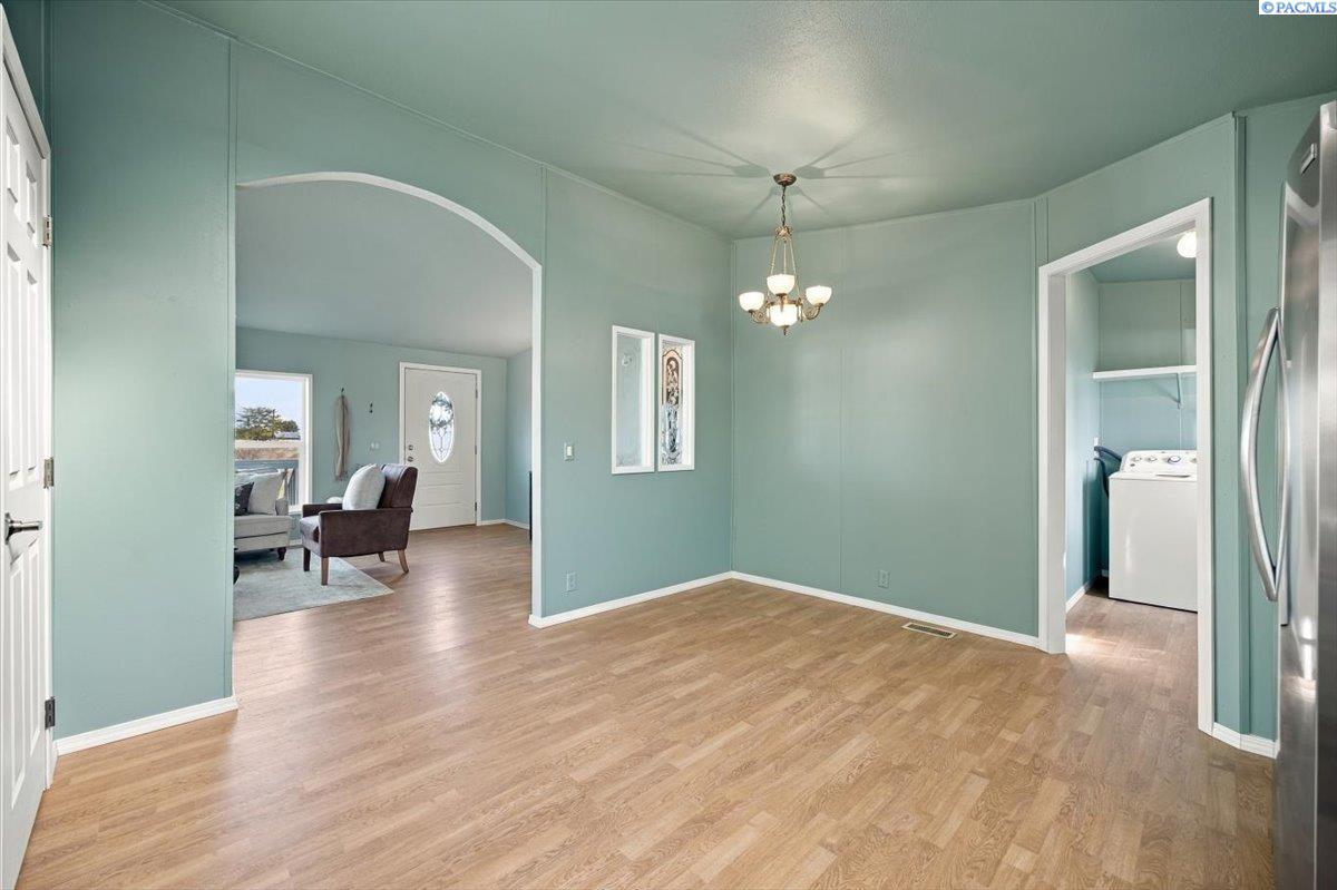 165 Hanson Loop Burbank, WA 99323 - Photo 9 of 42 Gallery Image 9