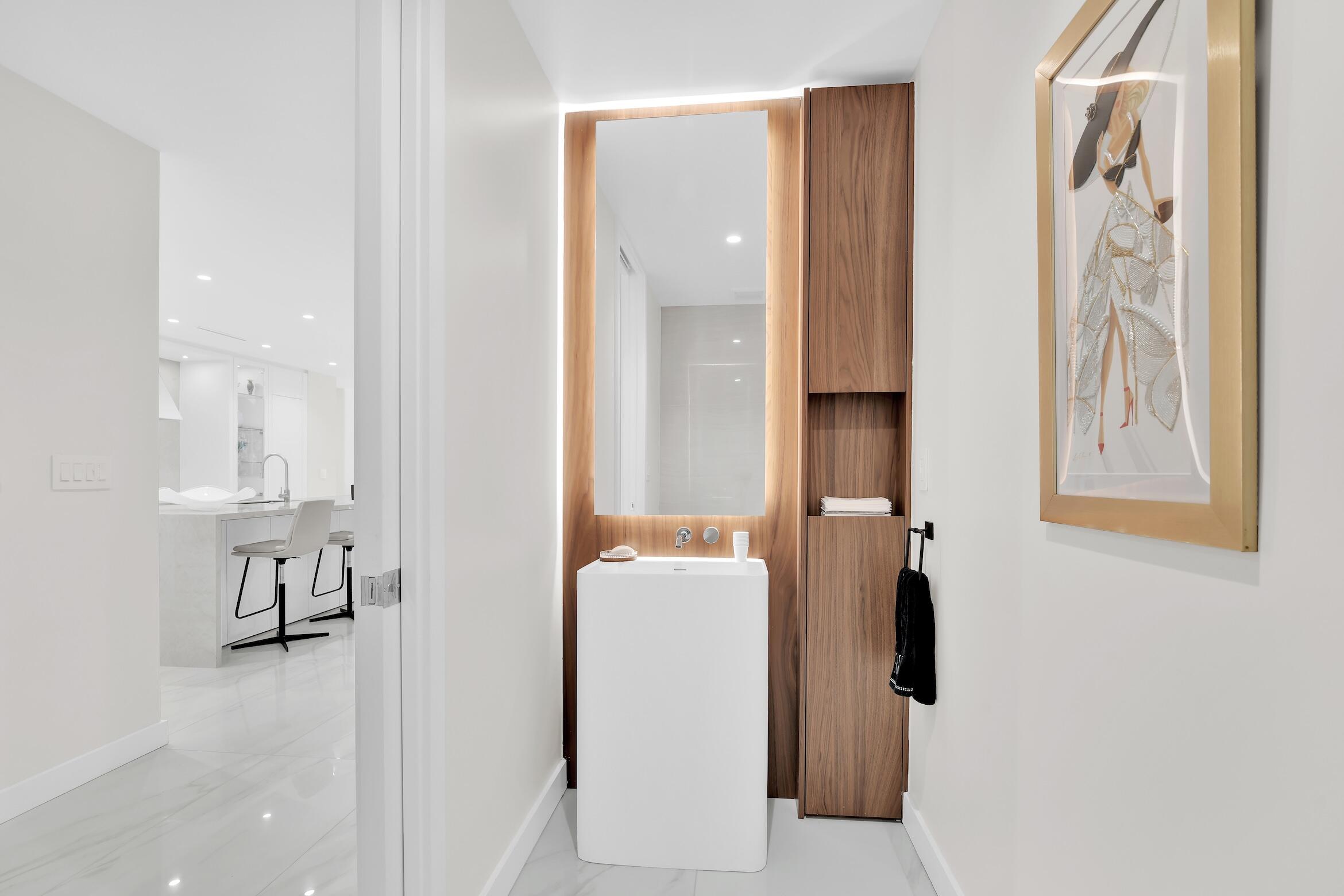 220 Southeast Mizner Boulevard, Unit 308 Boca Raton, FL 33432 - Photo 13 of 55 200 SE Mizner Blvd 308, Boca Raton -40