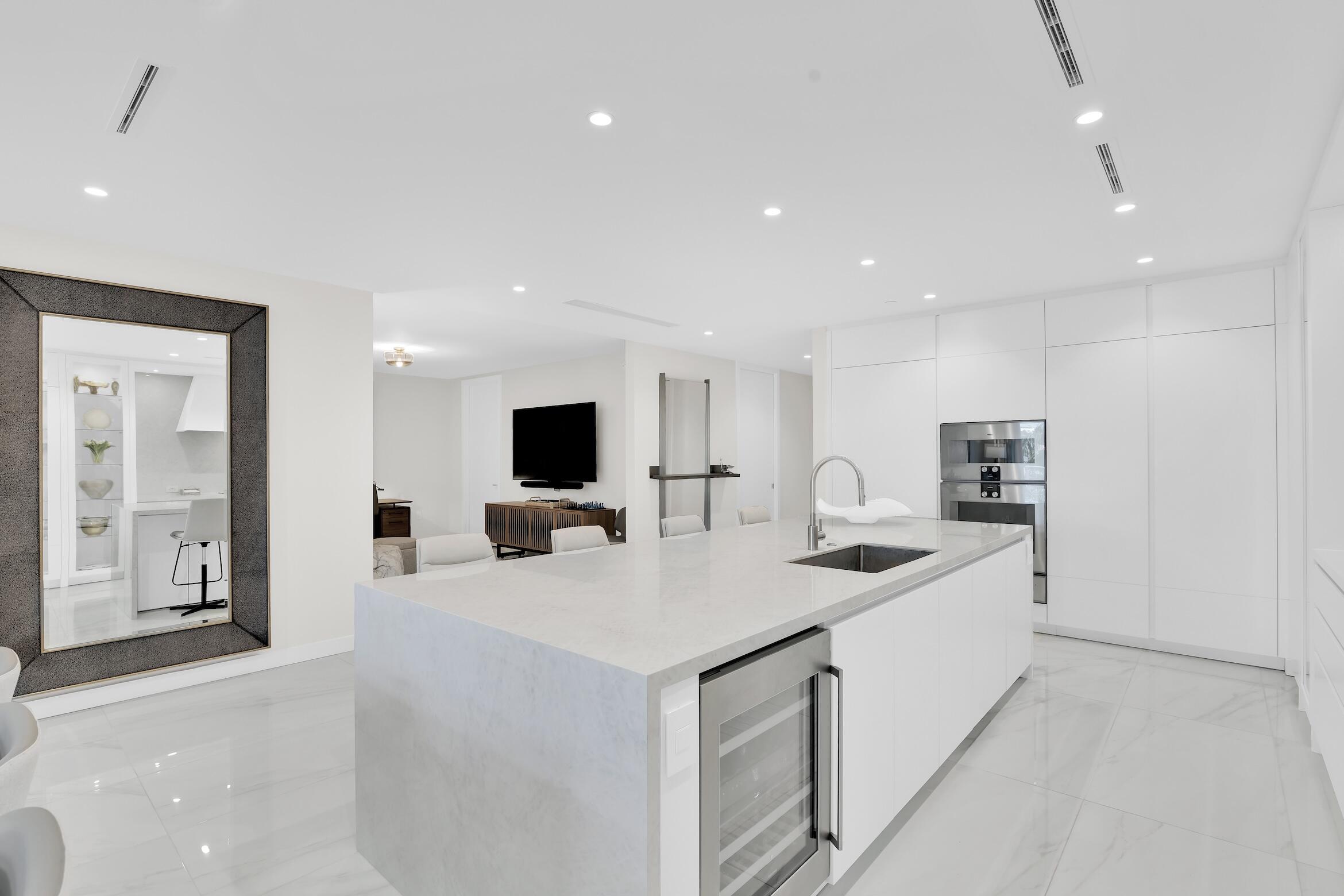 220 Southeast Mizner Boulevard, Unit 308 Boca Raton, FL 33432 - Photo 16 of 55 200 SE Mizner Blvd 308, Boca Raton -12