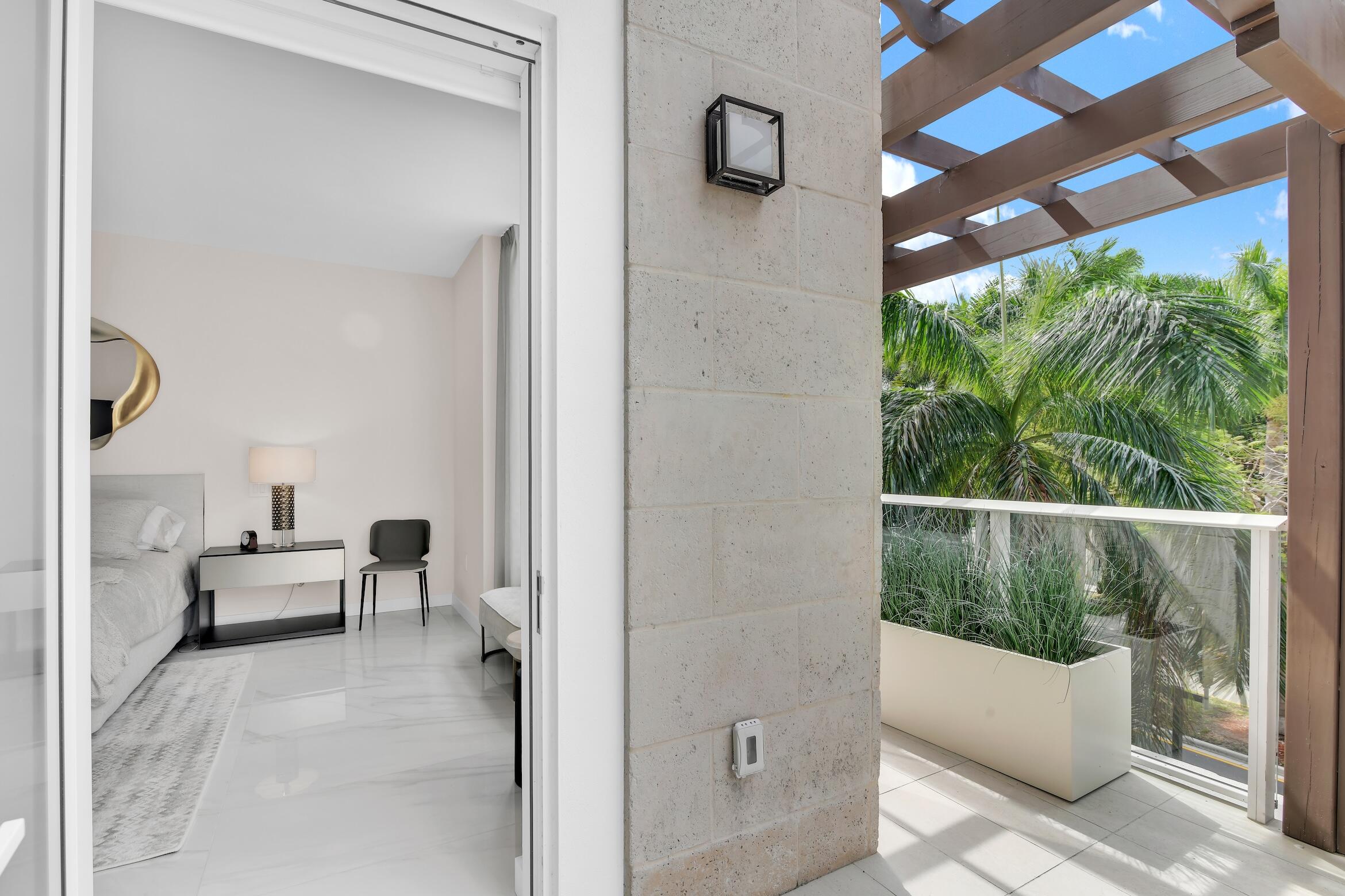 220 Southeast Mizner Boulevard, Unit 308 Boca Raton, FL 33432 - Photo 24 of 55 200 SE Mizner Blvd 308, Boca Raton -53