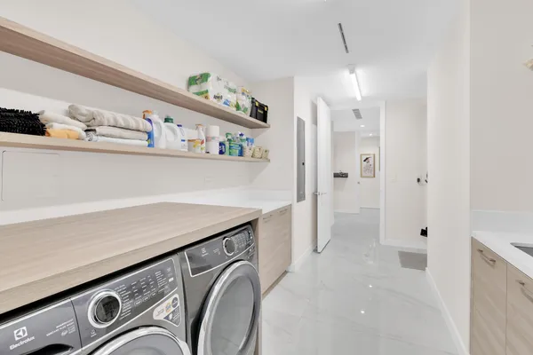 $10,000 | 220 Southeast Mizner Boulevard, Unit 308, Boca Raton, FL 33432