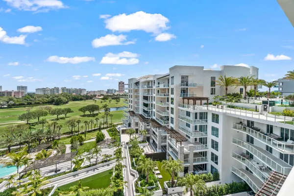 $10,000 | 220 Southeast Mizner Boulevard, Unit 308, Boca Raton, FL 33432