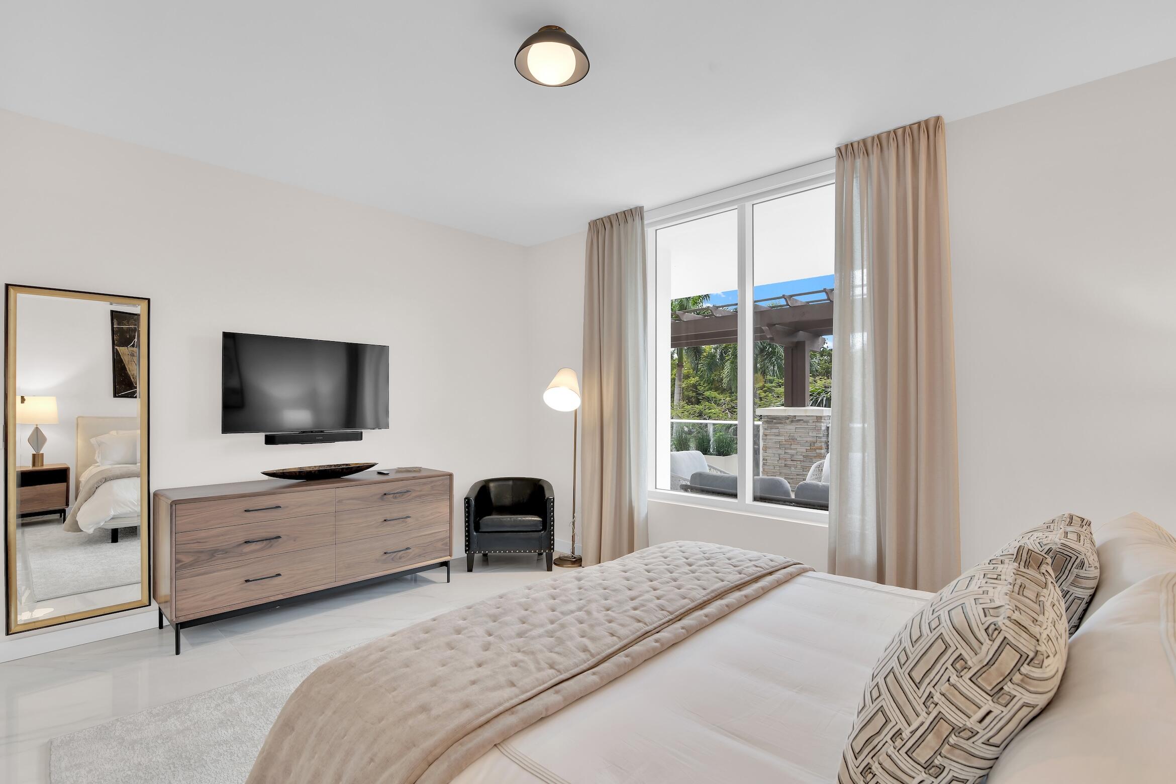 220 Southeast Mizner Boulevard, Unit 308 Boca Raton, FL 33432 - Photo 10 of 55 200 SE Mizner Blvd 308, Boca Raton -34