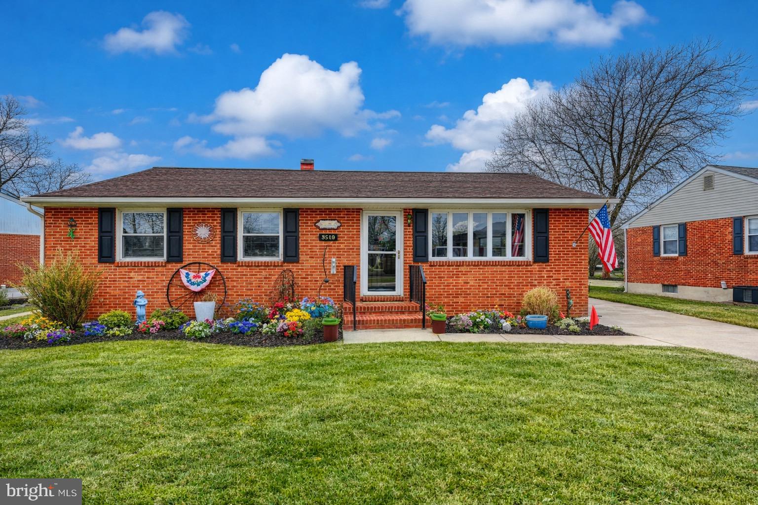 a front view of house with yard