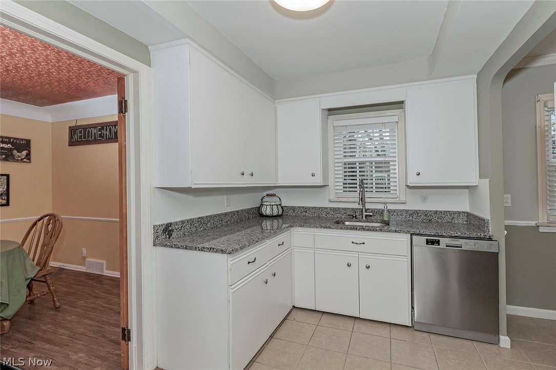 3637 Strandhill Road Shaker Heights, OH 44122 - Photo 4 of 38 Gallery Image 4