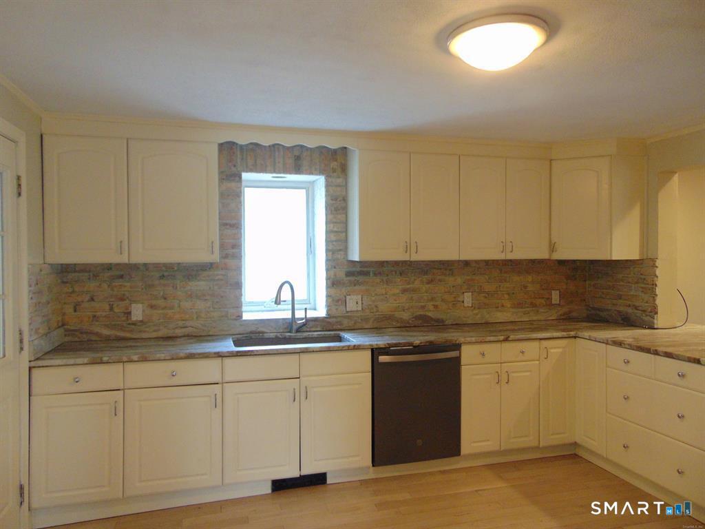446 Fall Mountain Road Bristol, CT 06010 - Photo 11 of 27
