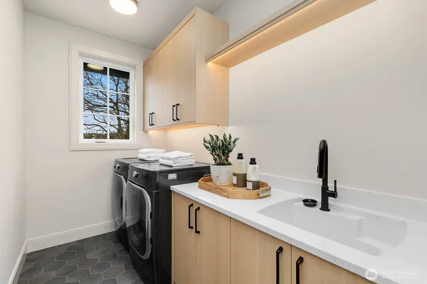 $2,595,000 | 3032 Northeast Blakeley Street, Seattle, WA 98105