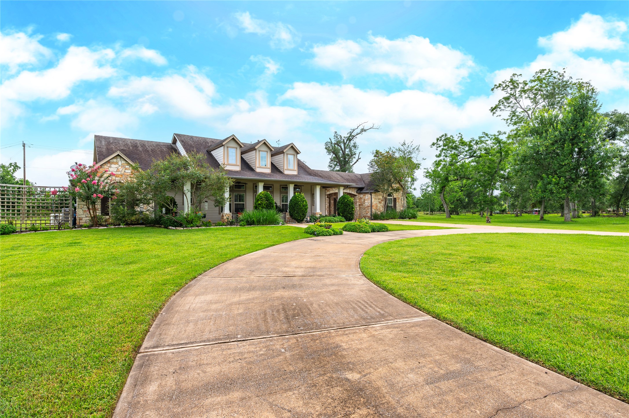 17126 Hamill Drive Rosharon, TX 77583 - Photo 2 of 50 Circle driveway
