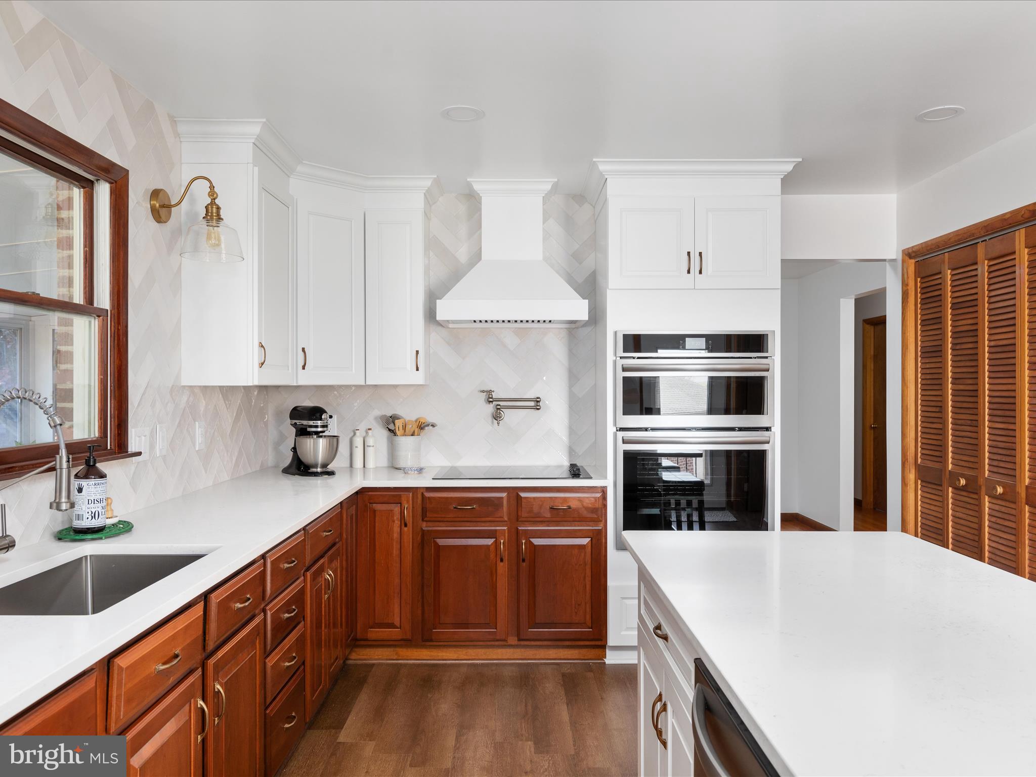 699 Foltz Road Edinburg, VA 22824 - Photo 17 of 63 Top-of-the-line kitchen appliances
