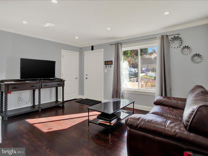 5610 Decatur Place Hyattsville, MD 20781 - Photo 3 of 19 Gallery Image 3