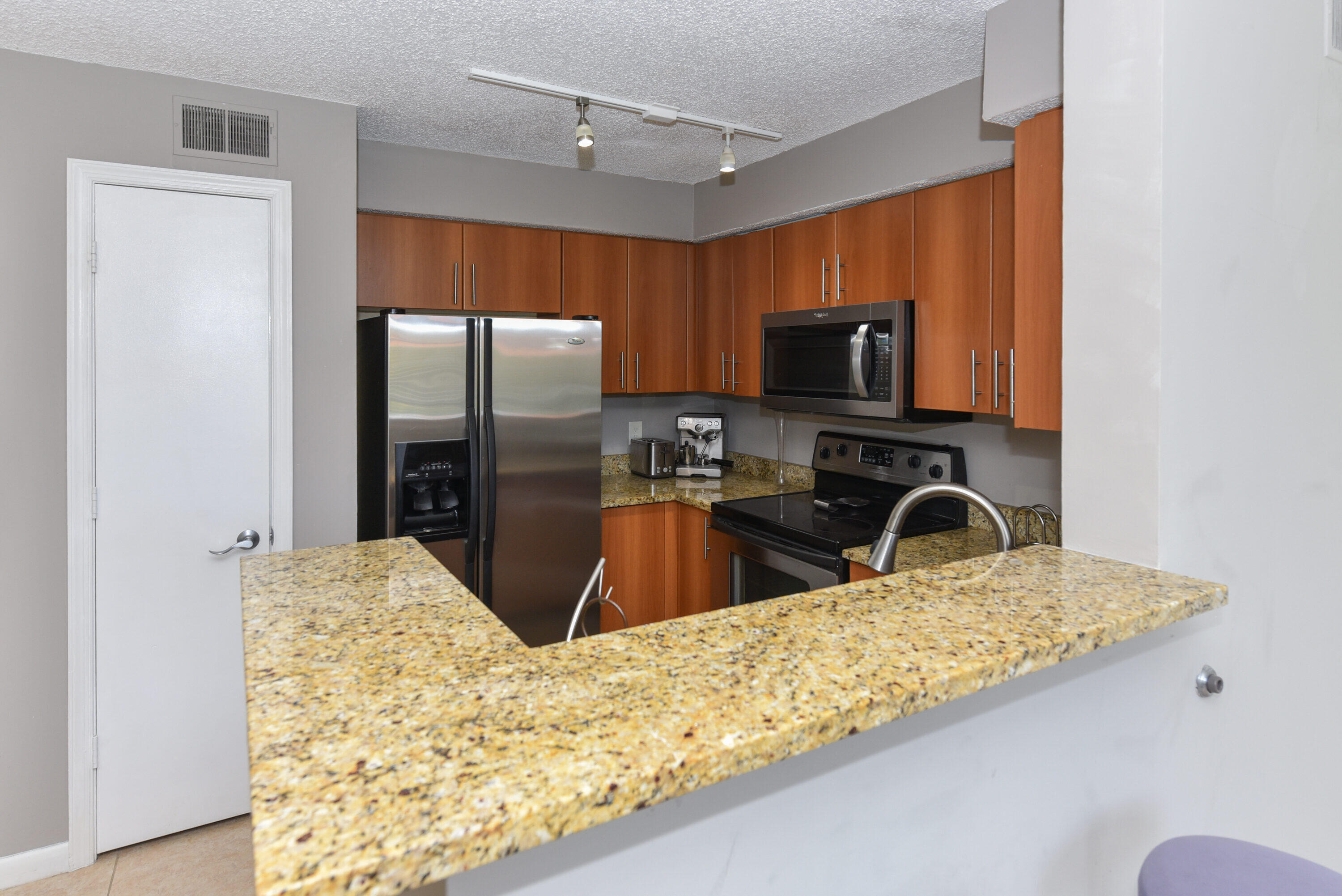 1365 Crystal Way, Unit J Delray Beach, FL 33444 - Photo 11 of 34 1365 Crystal Way J Delray-print-010-009-