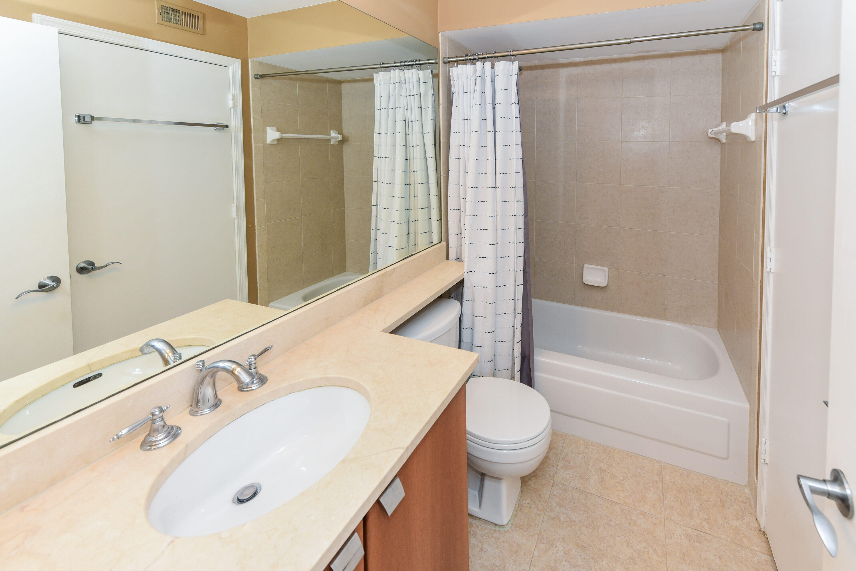 1365 Crystal Way, Unit J Delray Beach, FL 33444 - Photo 20 of 34 1365 Crystal Way J Delray-print-019-015-