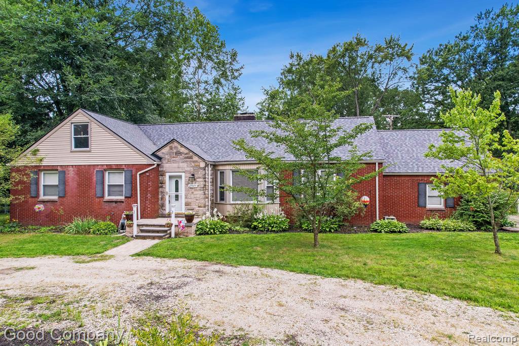 27577 Rackham Drive Lathrup Village, MI 48076 - Photo 4 of 40