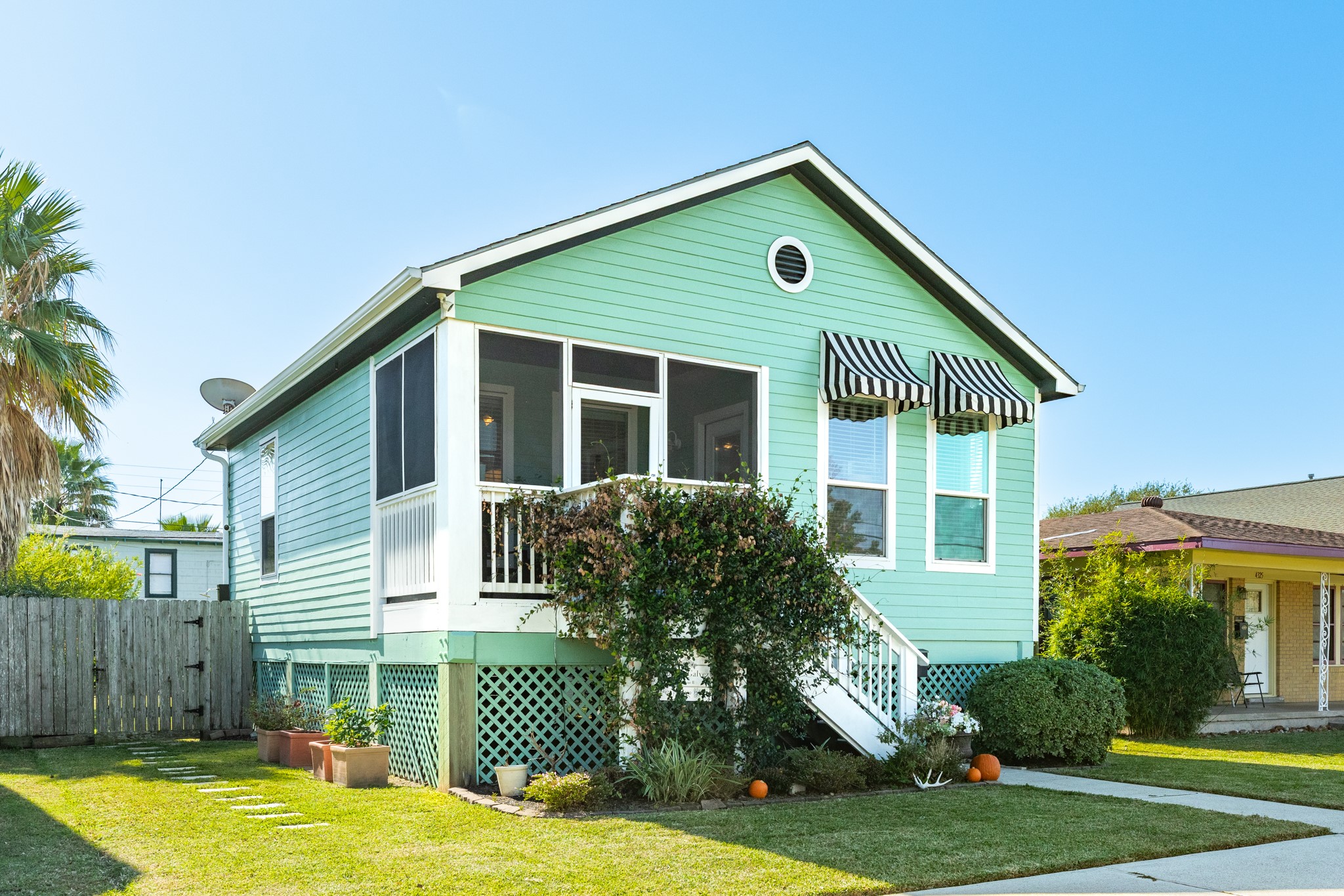 4317 Avenue R Galveston, TX 77550 - Photo 2 of 27 a front view of a house with a yard