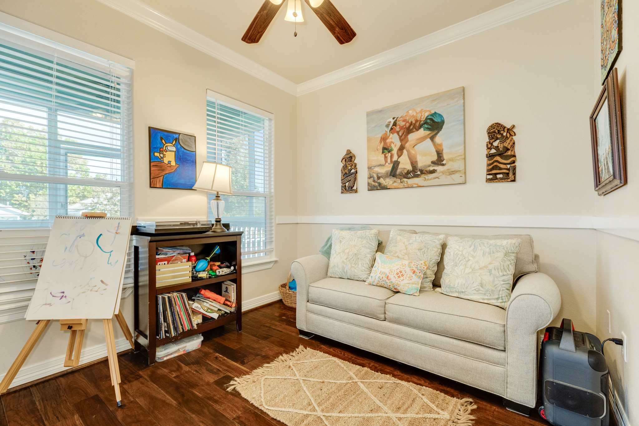 4317 Avenue R Galveston, TX 77550 - Photo 23 of 27 a living room with furniture and a flat screen tv