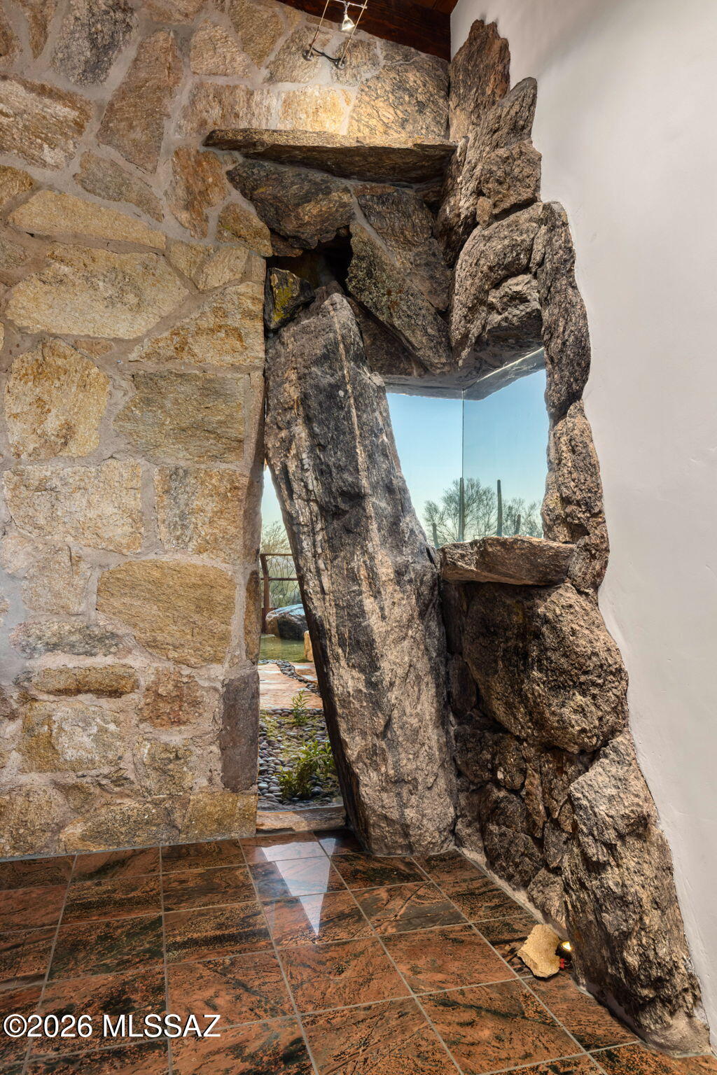 6550 North Rattlesnake Canyon Road Tucson, AZ 85750 - Photo 22 of 51 Architectural Details in Master Suite