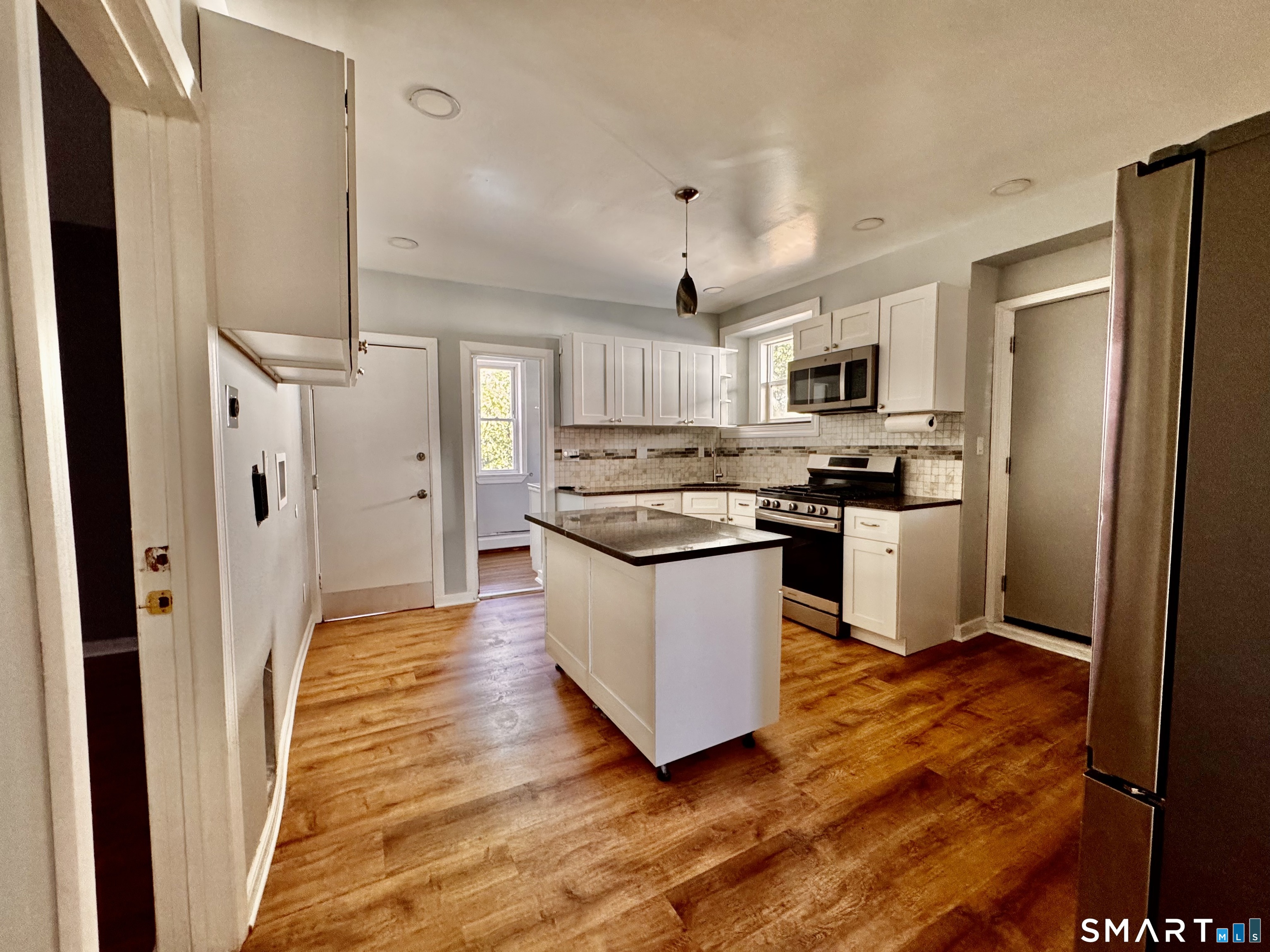196 Russ Street Hartford, CT 06106 - Photo 1 of 22