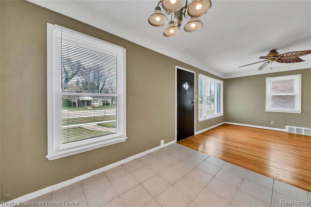 16544 Toepfer Drive Eastpointe, MI 48021 - Photo 14 of 31