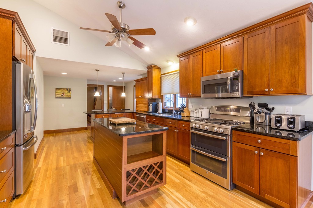 29 Nathaniel Road Winchester, MA 01890 - Photo 12 of 29 Gallery Image 12