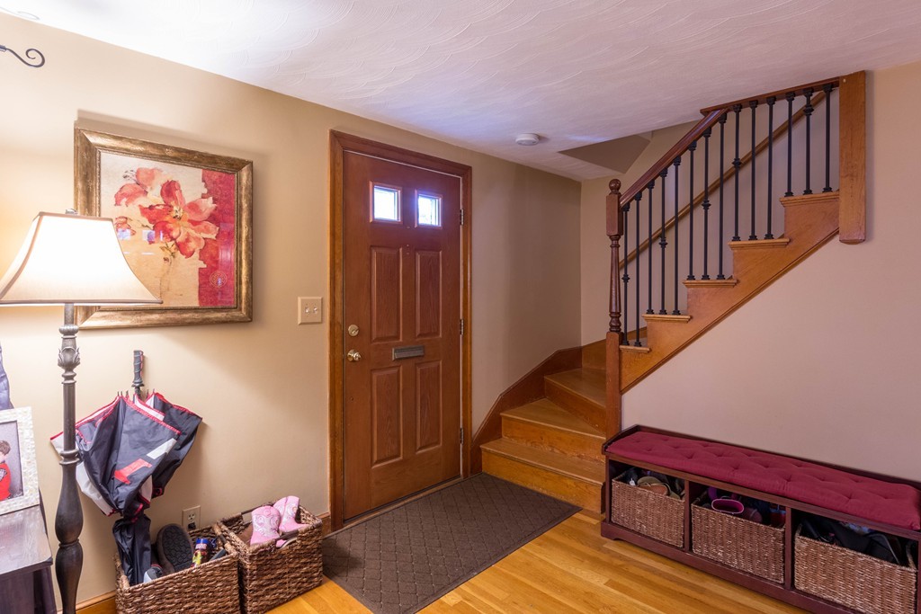 29 Nathaniel Road Winchester, MA 01890 - Photo 3 of 29 Gallery Image 3