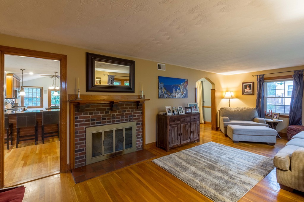 29 Nathaniel Road Winchester, MA 01890 - Photo 4 of 29 Gallery Image 4