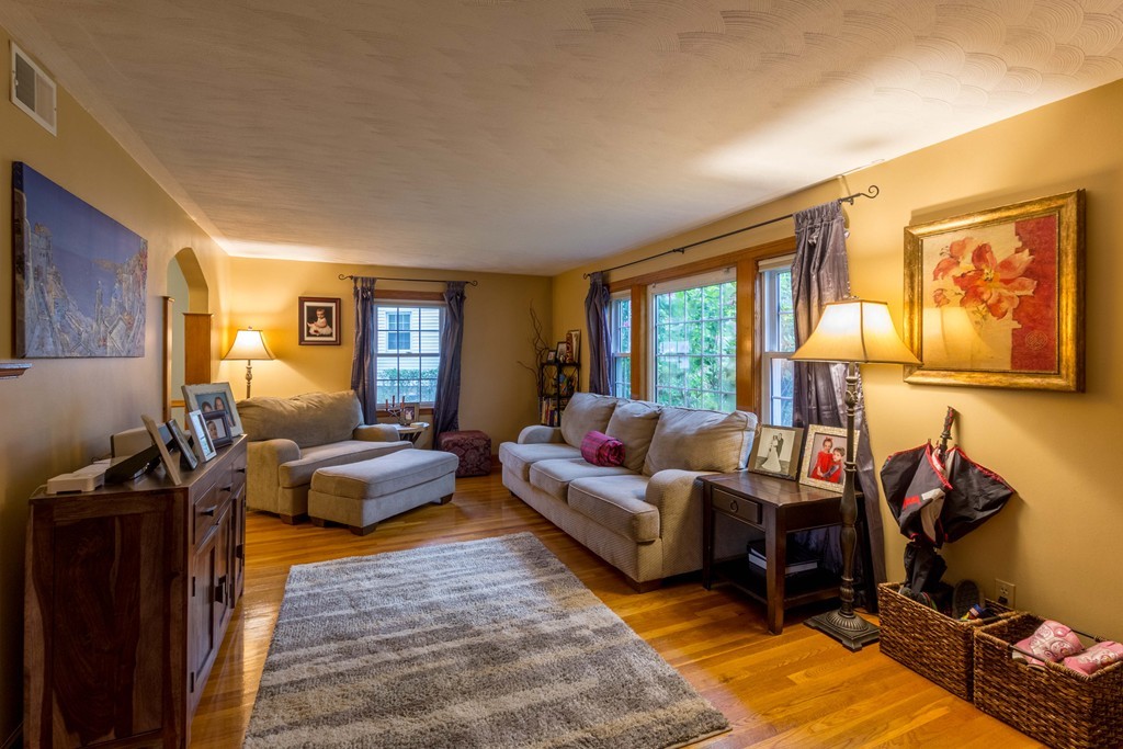 29 Nathaniel Road Winchester, MA 01890 - Photo 5 of 29 Gallery Image 5