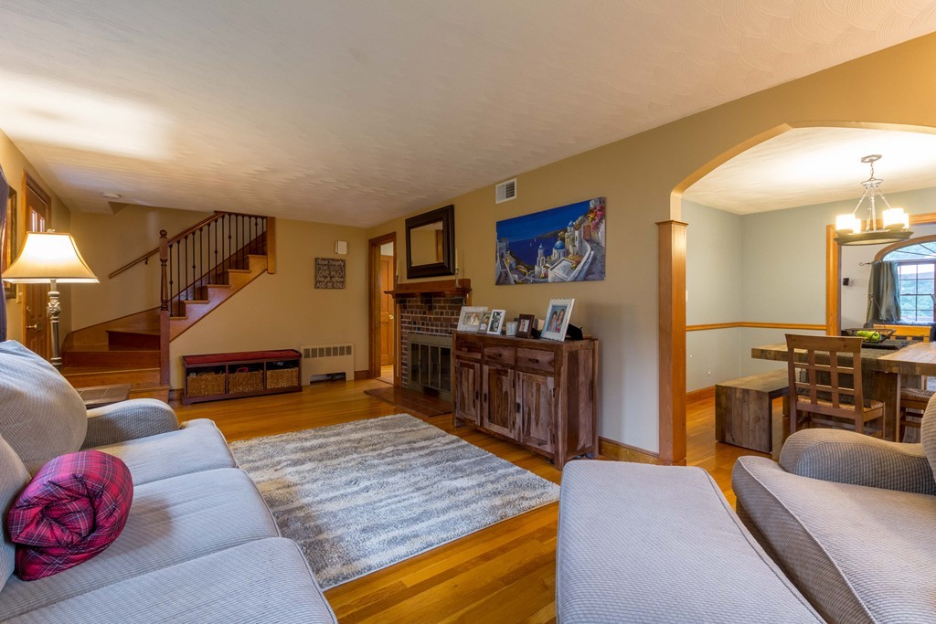 29 Nathaniel Road Winchester, MA 01890 - Photo 6 of 29 Gallery Image 6