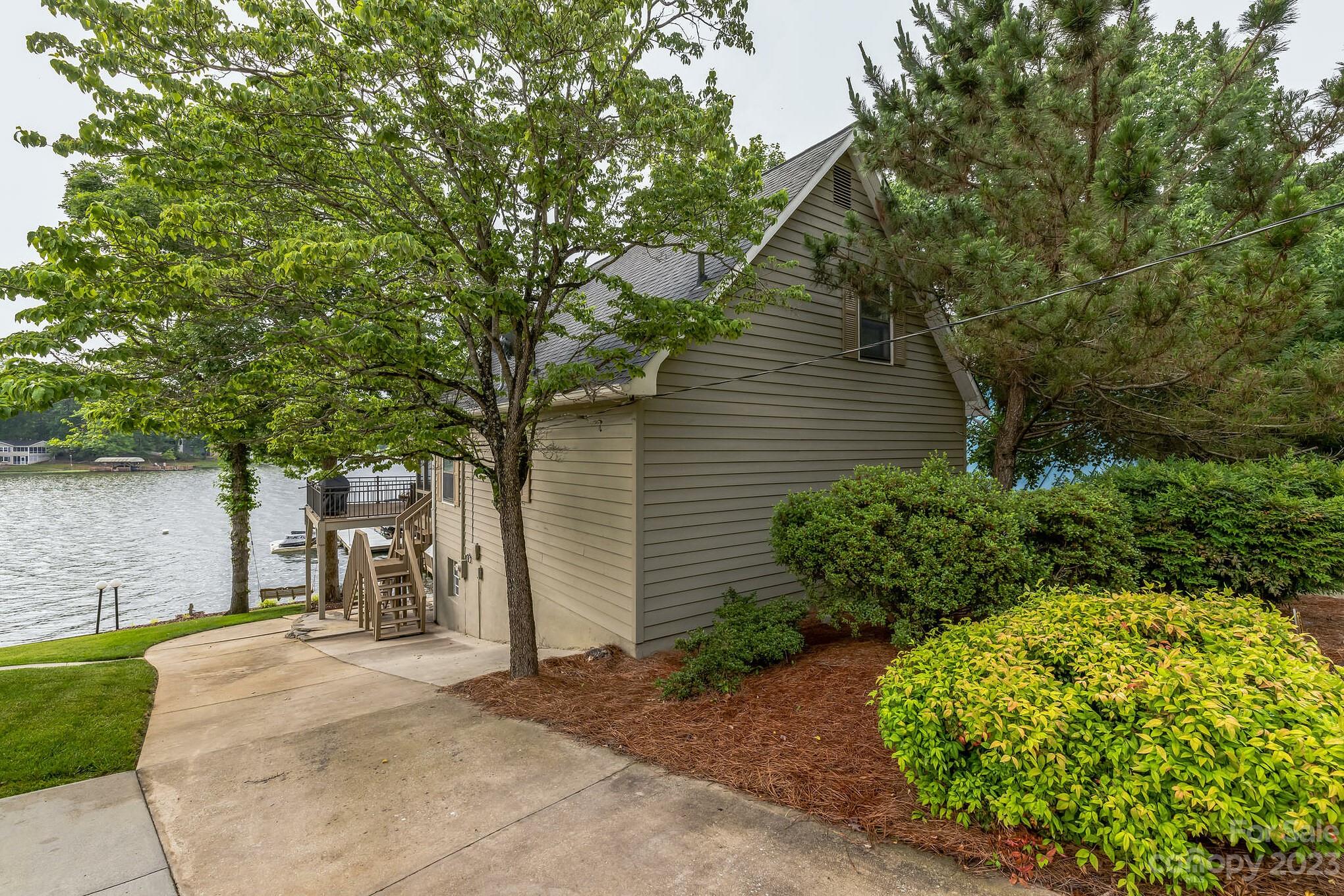 716 Shoreline Road Badin Lake, NC 28127 - Photo 27 of 39 Gallery Image 27