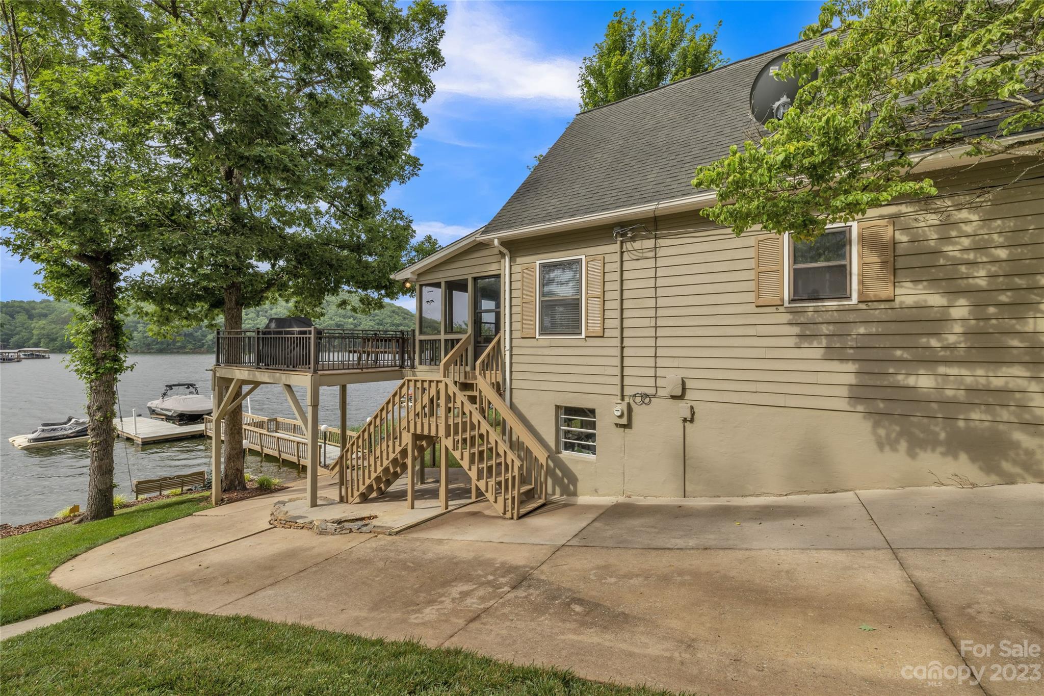 716 Shoreline Road Badin Lake, NC 28127 - Photo 4 of 39 Gallery Image 4