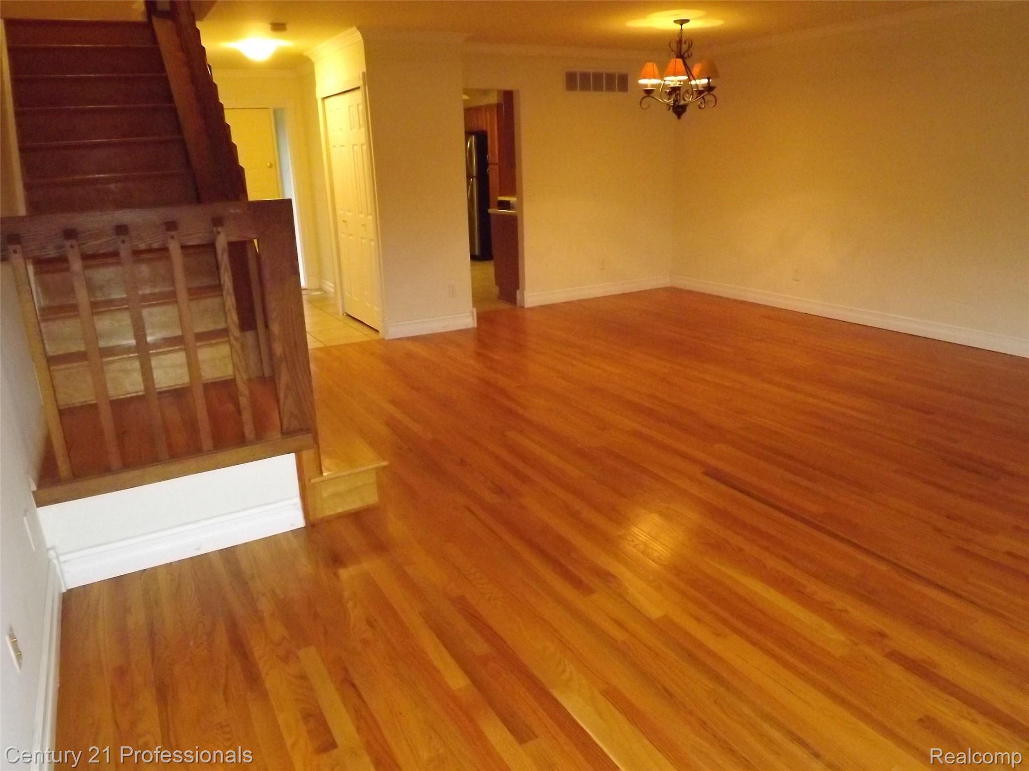 569 Tennyson Rochester, MI 48307 - Photo 5 of 19 Great Room and Dining Area under Light