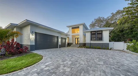 $2,995,000 | 1537 Siesta Drive, Sarasota, FL 34239