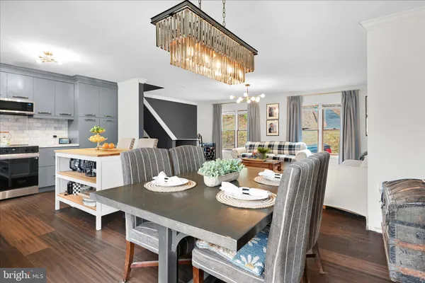 $425,000 | 434 Somerset Drive, East Stroudsburg, PA 18301