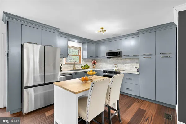 $425,000 | 434 Somerset Drive, East Stroudsburg, PA 18301