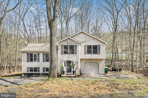 $425,000 | 434 Somerset Drive, East Stroudsburg, PA 18301