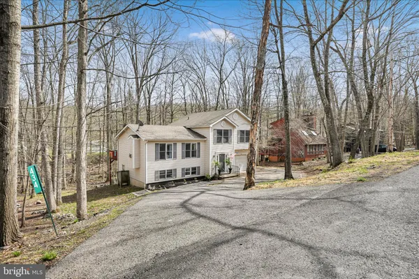 $425,000 | 434 Somerset Drive, East Stroudsburg, PA 18301