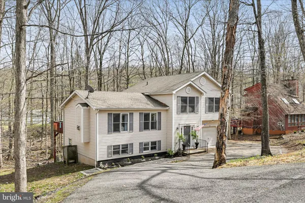 $425,000 | 434 Somerset Drive, East Stroudsburg, PA 18301