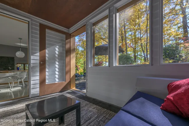 a view of a house with backyard and garden