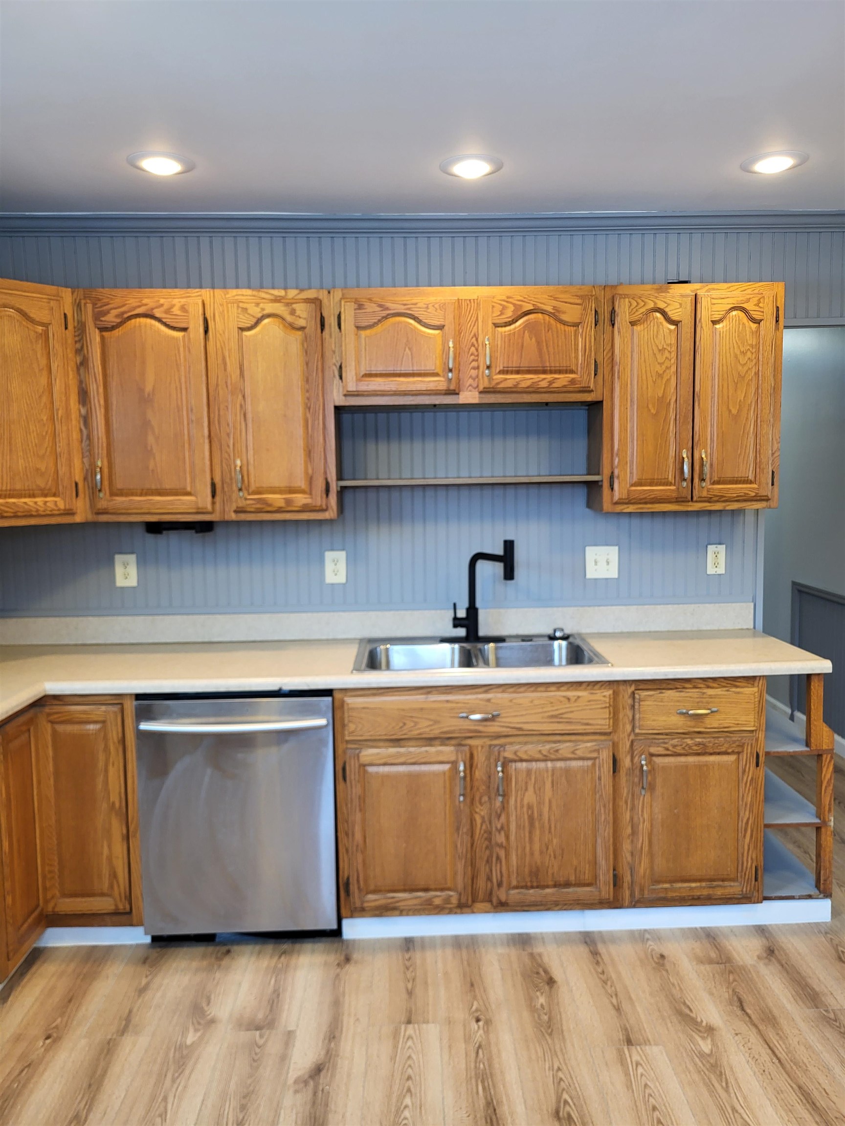 4110 Risedorph Street Burton, MI 48509 - Photo 8 of 39 50163797-4125694b-94c8-4ad2-80d5-e8ddf8e03929.JPG