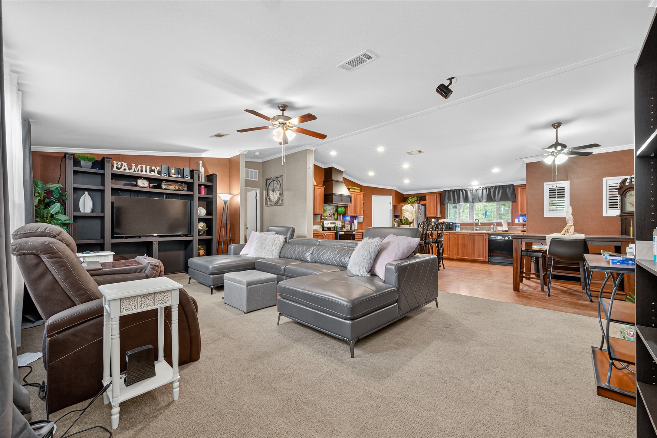 10715 Bozeman Ferry Road Midway, TX 75852 - Photo 9 of 50 a living room with furniture and a flat screen tv