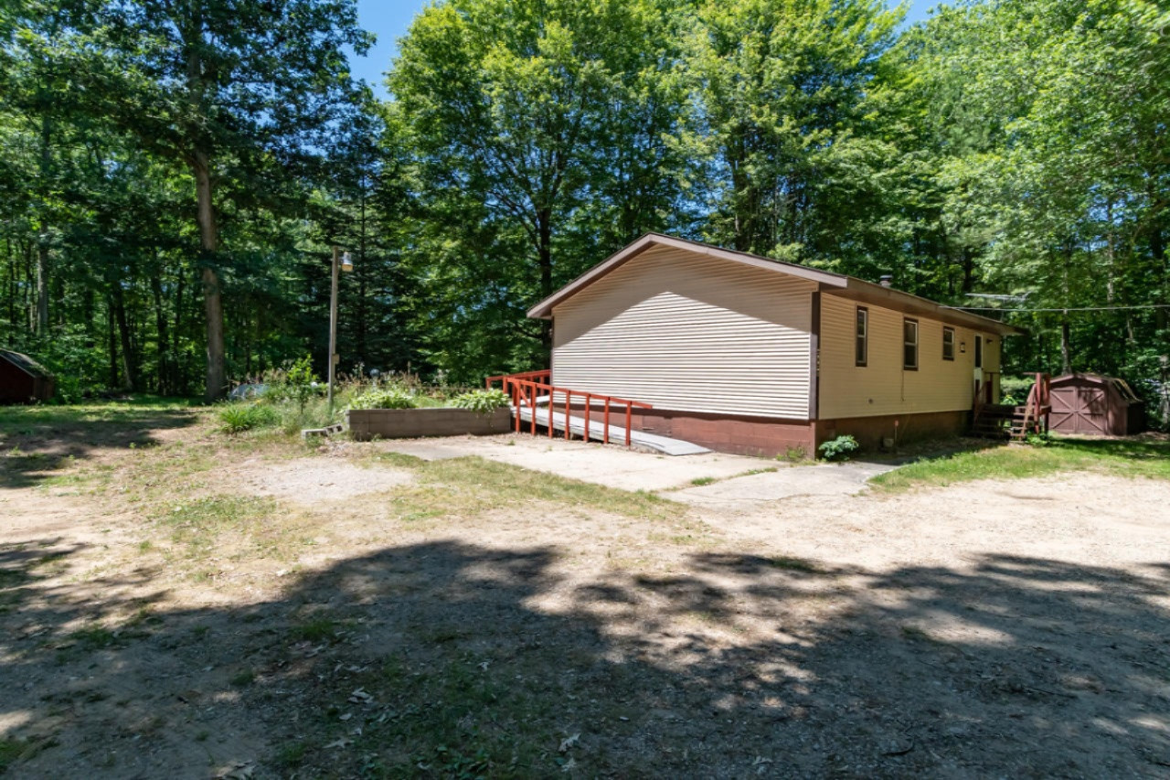 2422 Lincoln Road Allegan, MI 49010 - Photo 26 of 30 2422 Lincoln-25