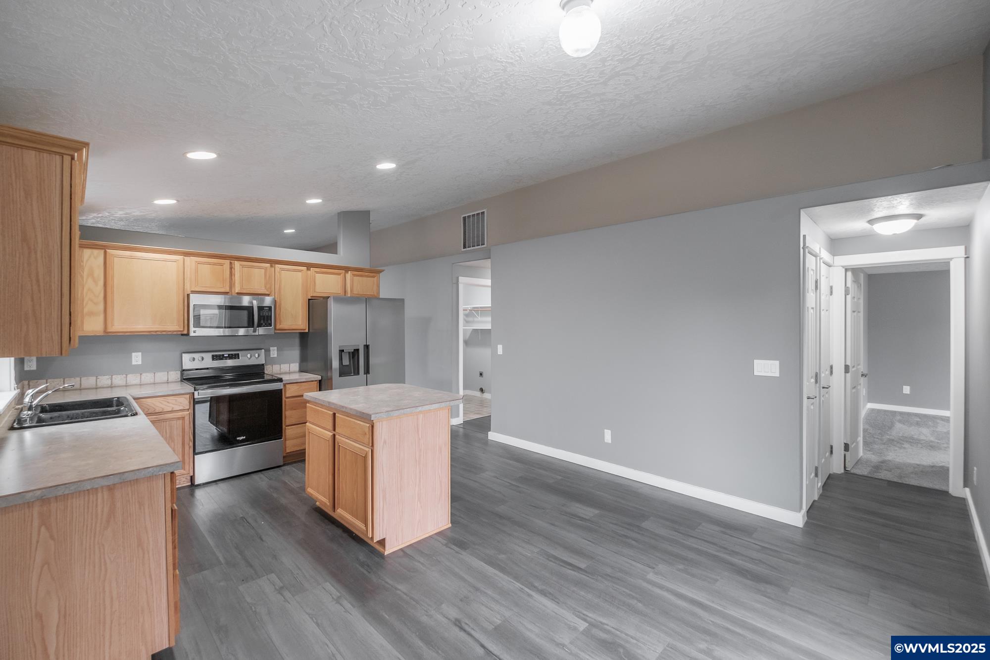 528 Northeast Breezy Way Albany, OR 97322 - Photo 20 of 48